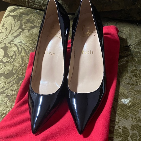 Elegant Black and Red Heels - Picture 4 of 8